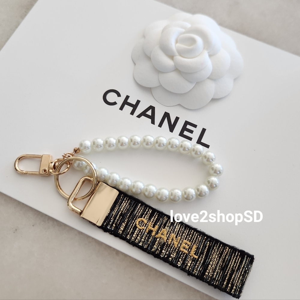 Chanel Charm Key Chain Key Ring Charm Holder Gold Black Keychain BRAND NEW - Picture 4 of 5